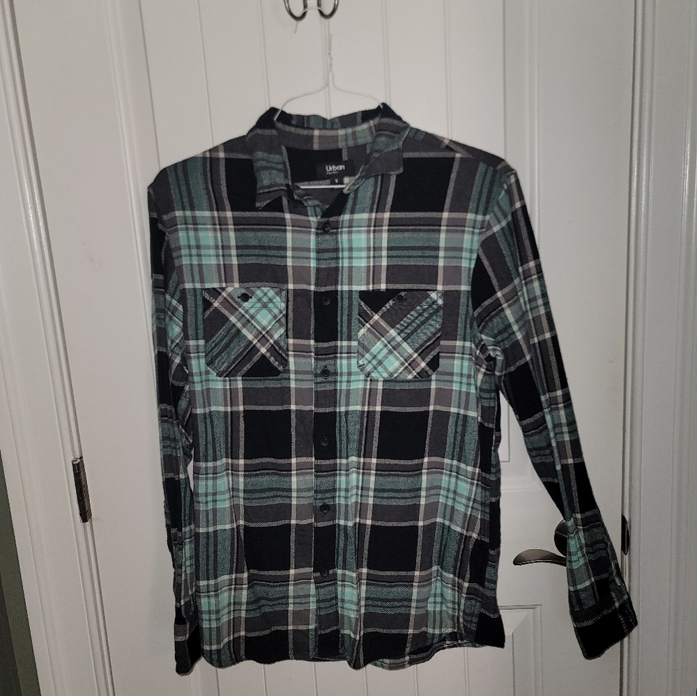 NWT Urban Pipeline Black and Green Plaid Button-Up Shirt Mens Small